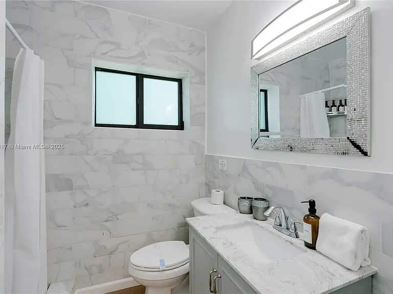 11534 NE 13th Ave — Photo 12