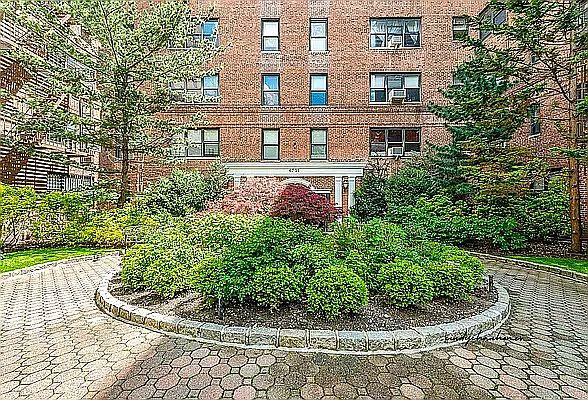 2nd image of 6735 Yellowstone Blvd APT 4J