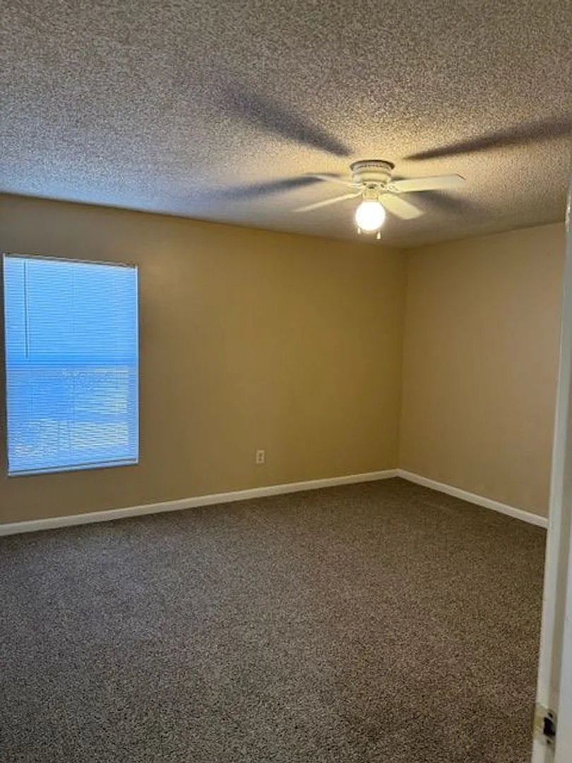 2/2 Town Home in Whispering Pines — Photo 3