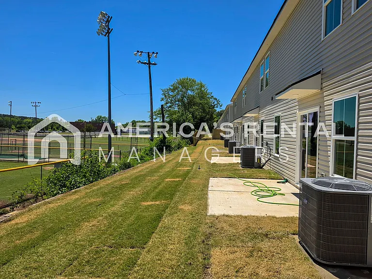 4111 Hudson Ct — Photo 43