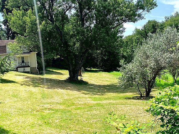 4th image of 126 Hilltopper Ln