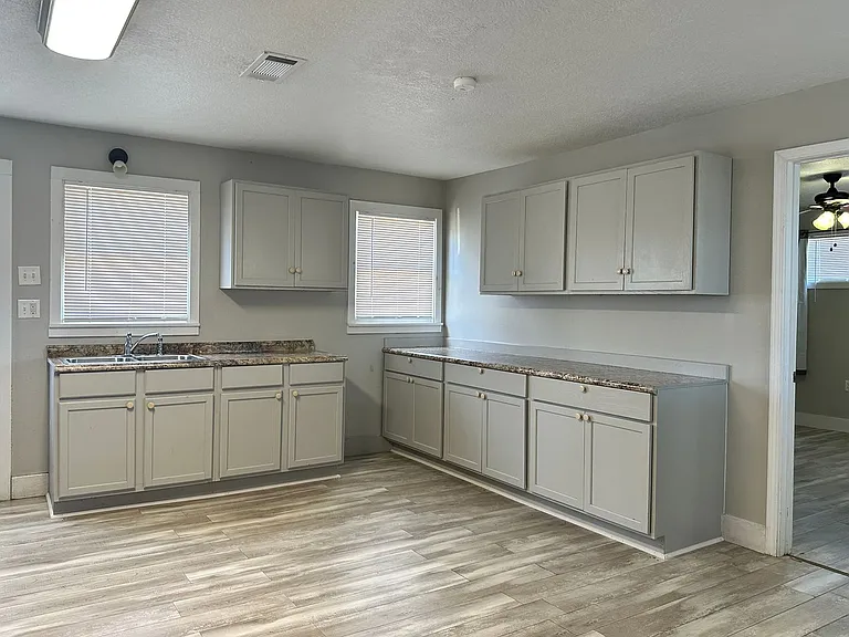 3806 Harvard St — Photo 4