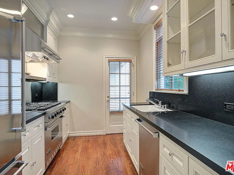 149 S Rodeo Dr — Photo 10