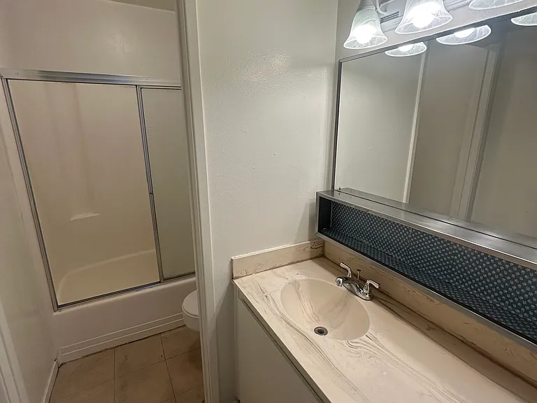 Glenn Apartments — Photo 3