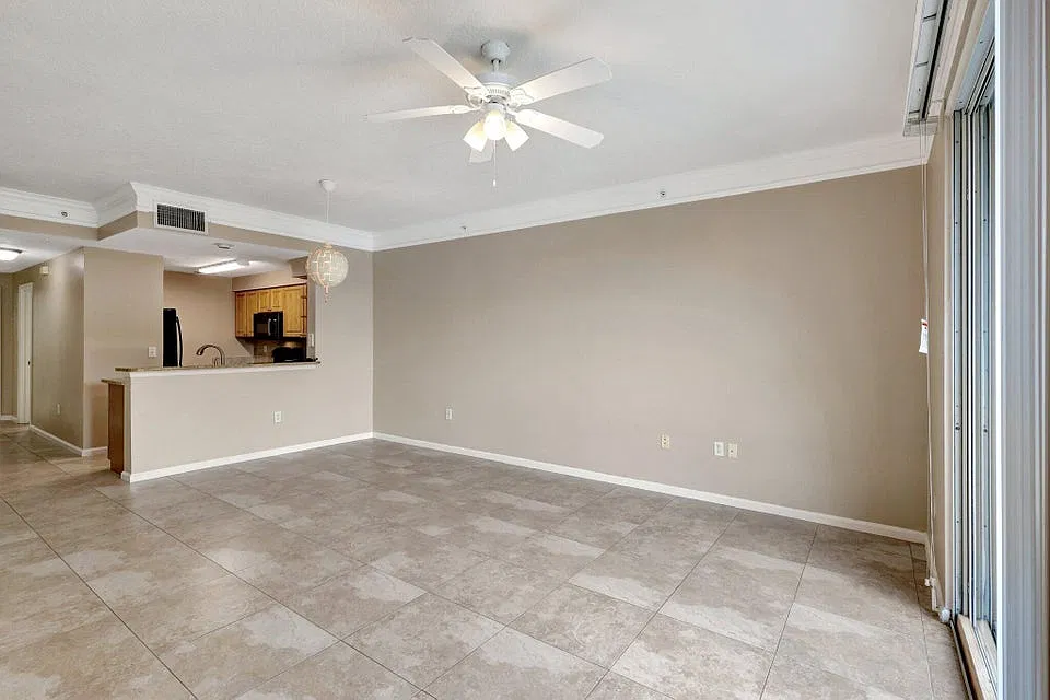 2038 Alta Meadows Ln — Photo 3