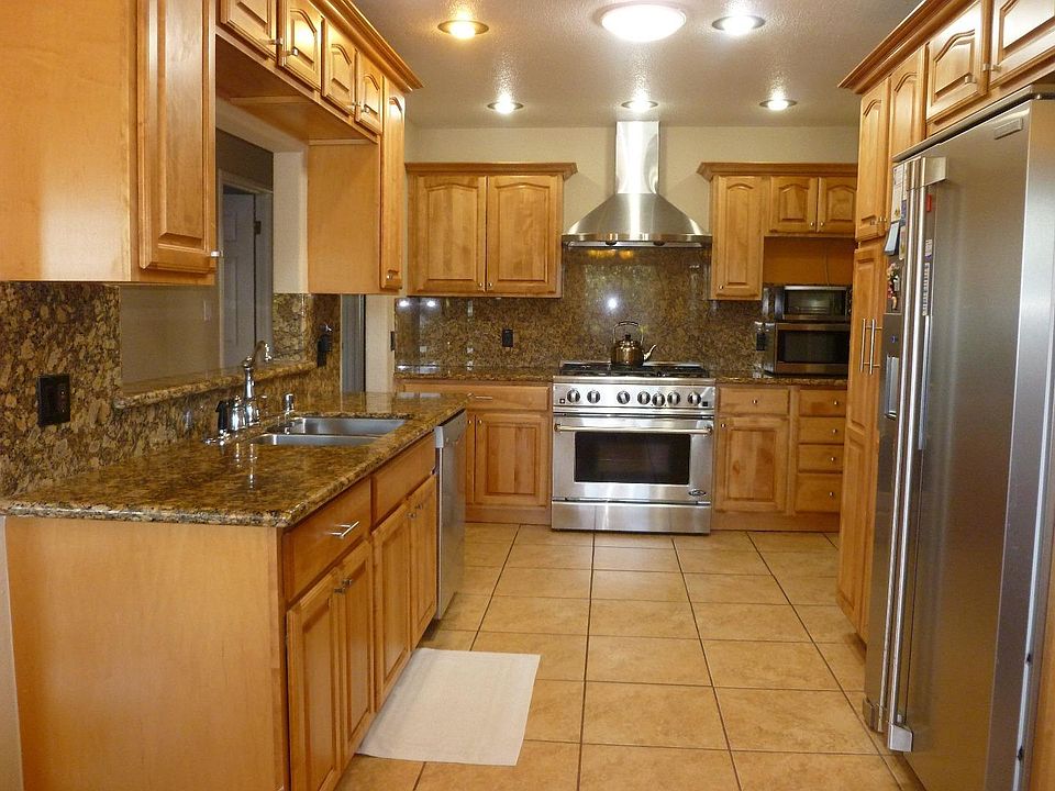 2nd image of 475 Ginger Ave