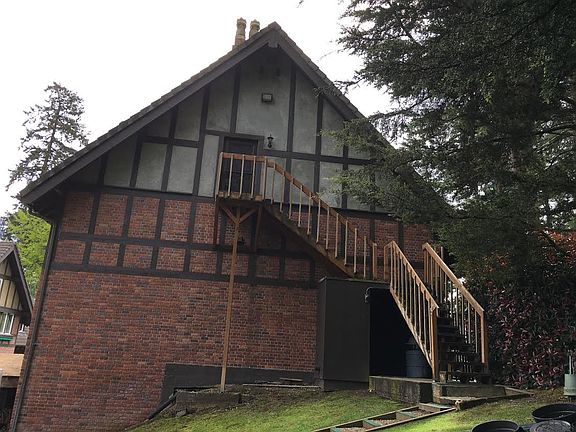 2nd image of 5 Thornewood Ln SW