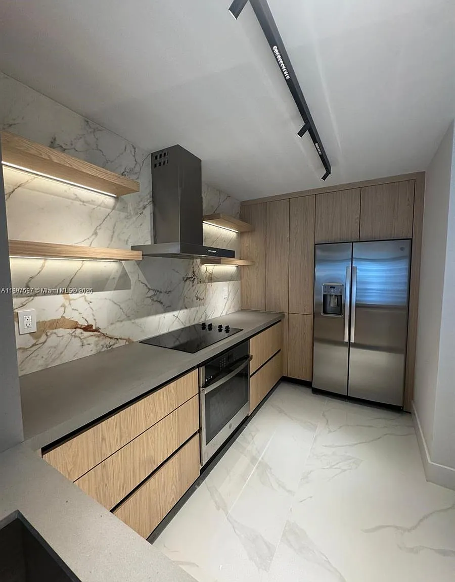 Madison Downtown Condo — Photo 2