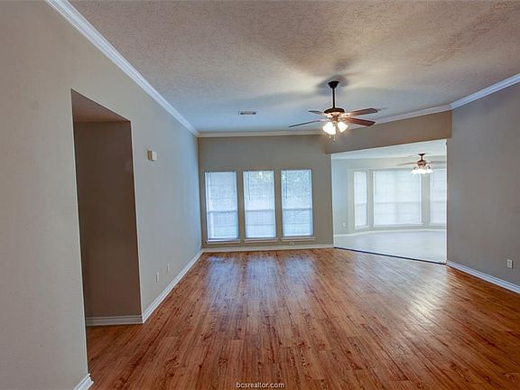 3rd image of 1208 Skyline Ct