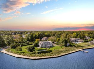 27 Old Point Rd, Quogue, NY 11959