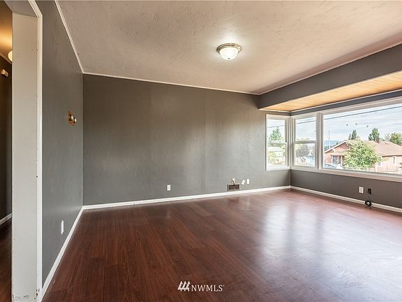 3rd image of 533 Cascade Ave