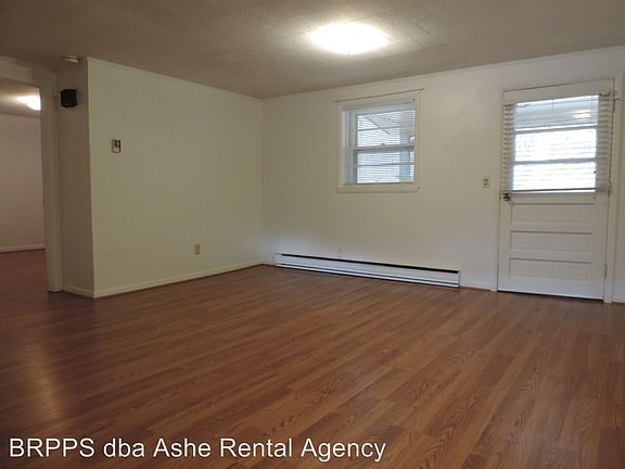 4th image of 1615 Lakeside Dr APT 2