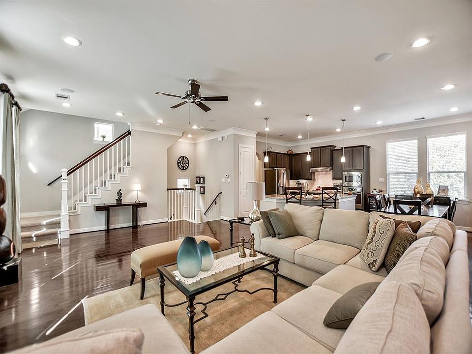 1st image of 12265 Oxford Crescent Cir