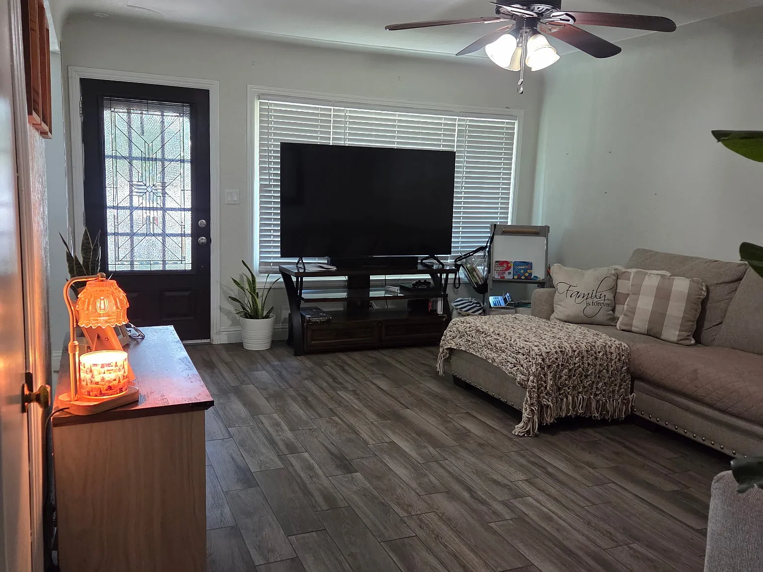 3 bed, 1043 sqft, $2,100 — Photo 2