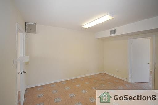 4th image of 2327 Avenue E #B