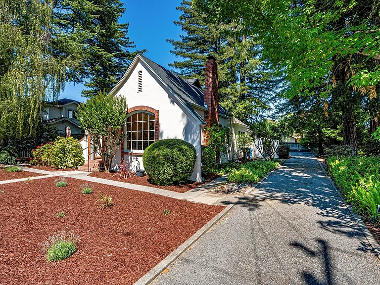 742 Austin Ave — Photo 47