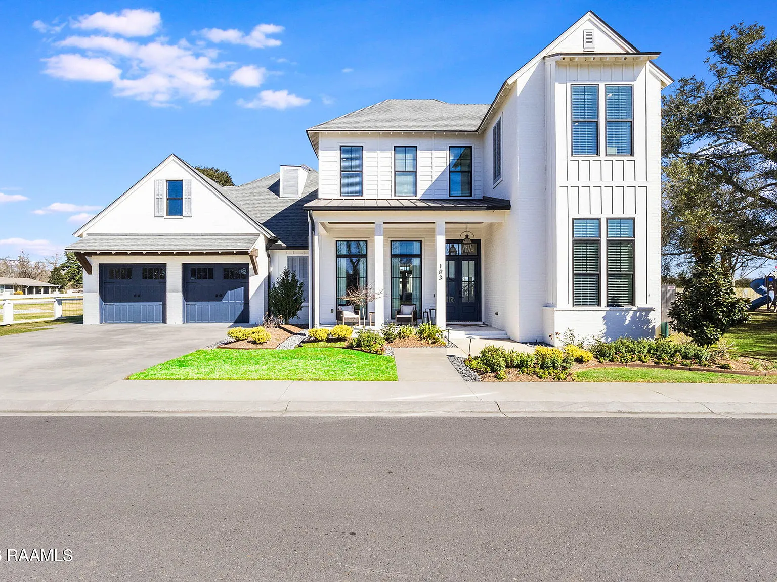 4 bed, 3.5 bath, 3332 sqft, $4,100 — Photo 1