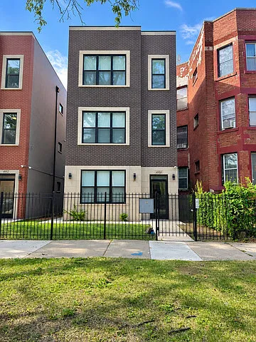 4950 S Michigan Ave #1