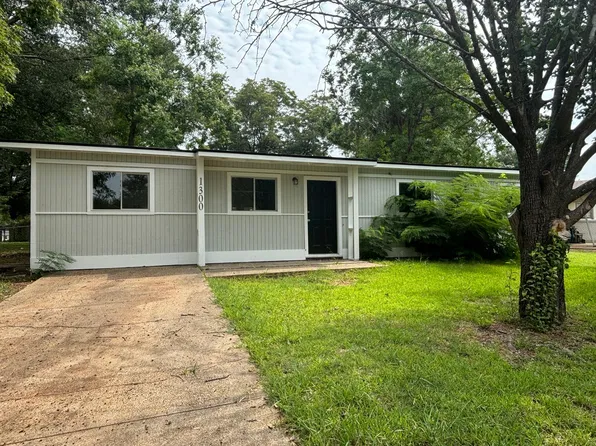 1300 Meadowview Dr, Bossier City, LA 71111