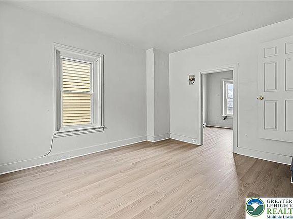 5th image of 915 Wyandotte St #1