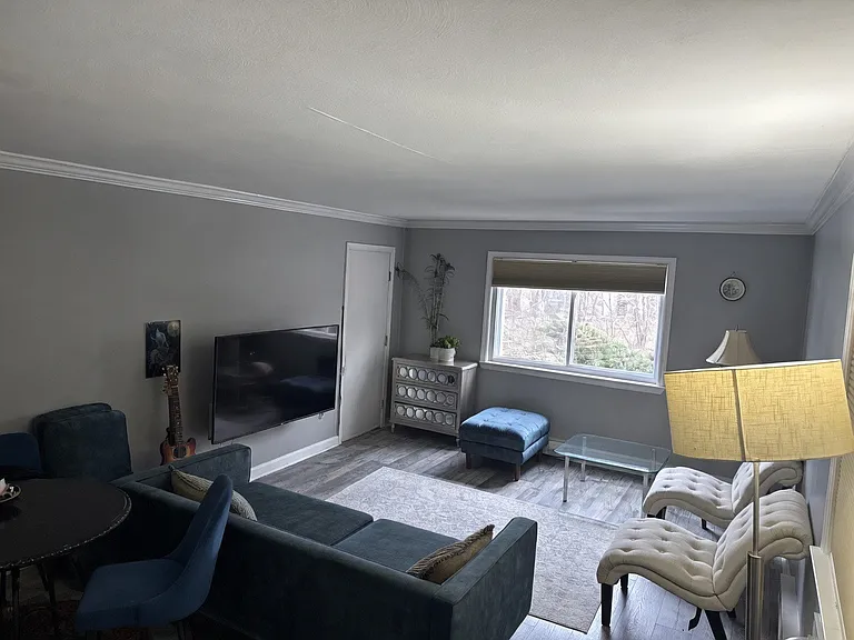 525 Fox Run Ln — Photo 2