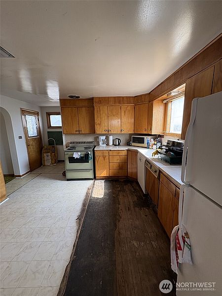 5th image of 1225 Marcellus Road