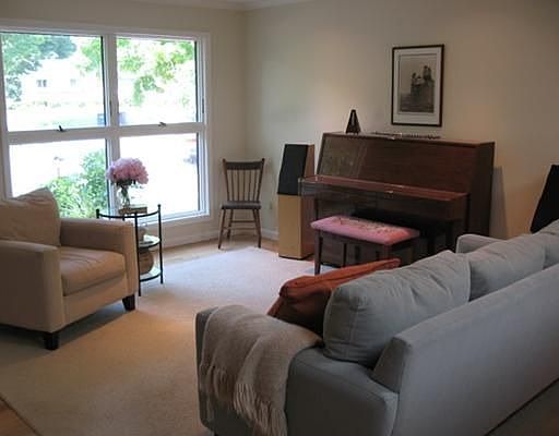 2nd image of 8 Lois Ct