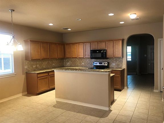 2nd image of 2072 Meadow Park Dr