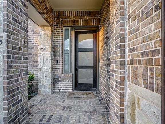 4th image of 9865 Arrowbrook Ln