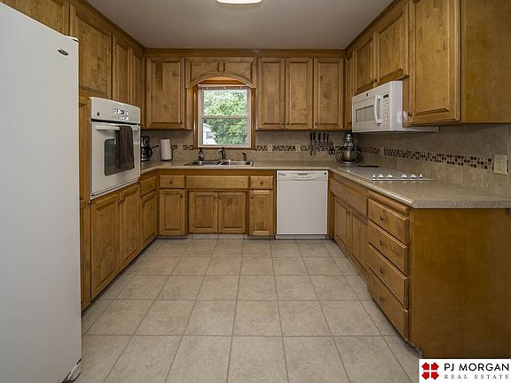 5th image of 2715 S 49th St