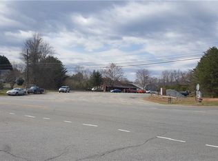 4976 W Pine St, Mount Airy, NC 27030