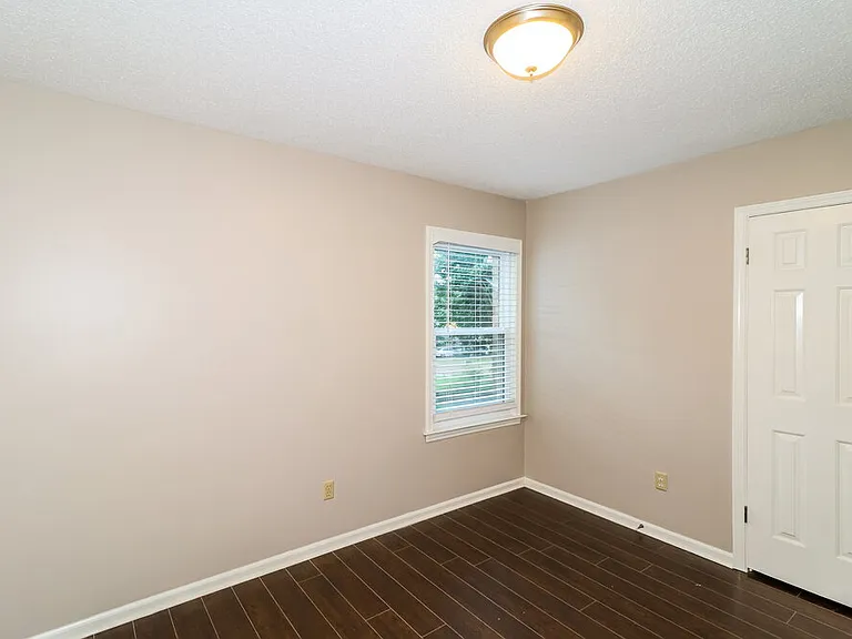 2209 Burlingate Dr — Photo 14