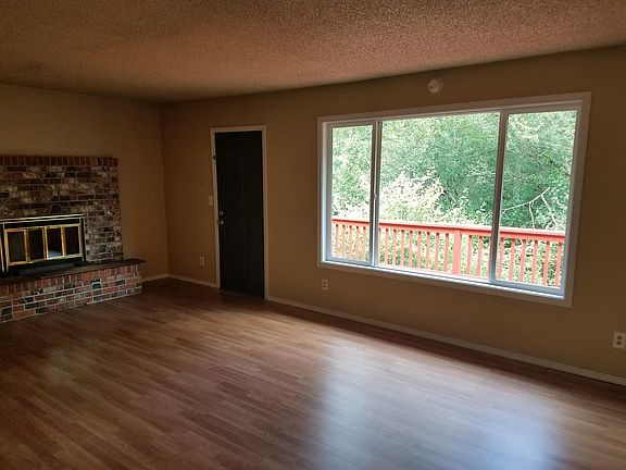 5th image of 102 Green Hill Dr