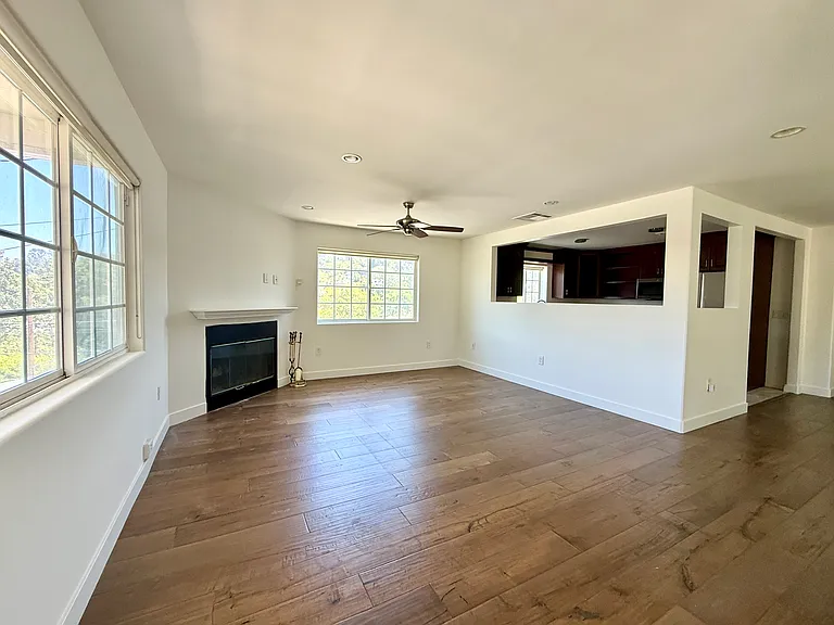 1616 Fargo St — Photo 2