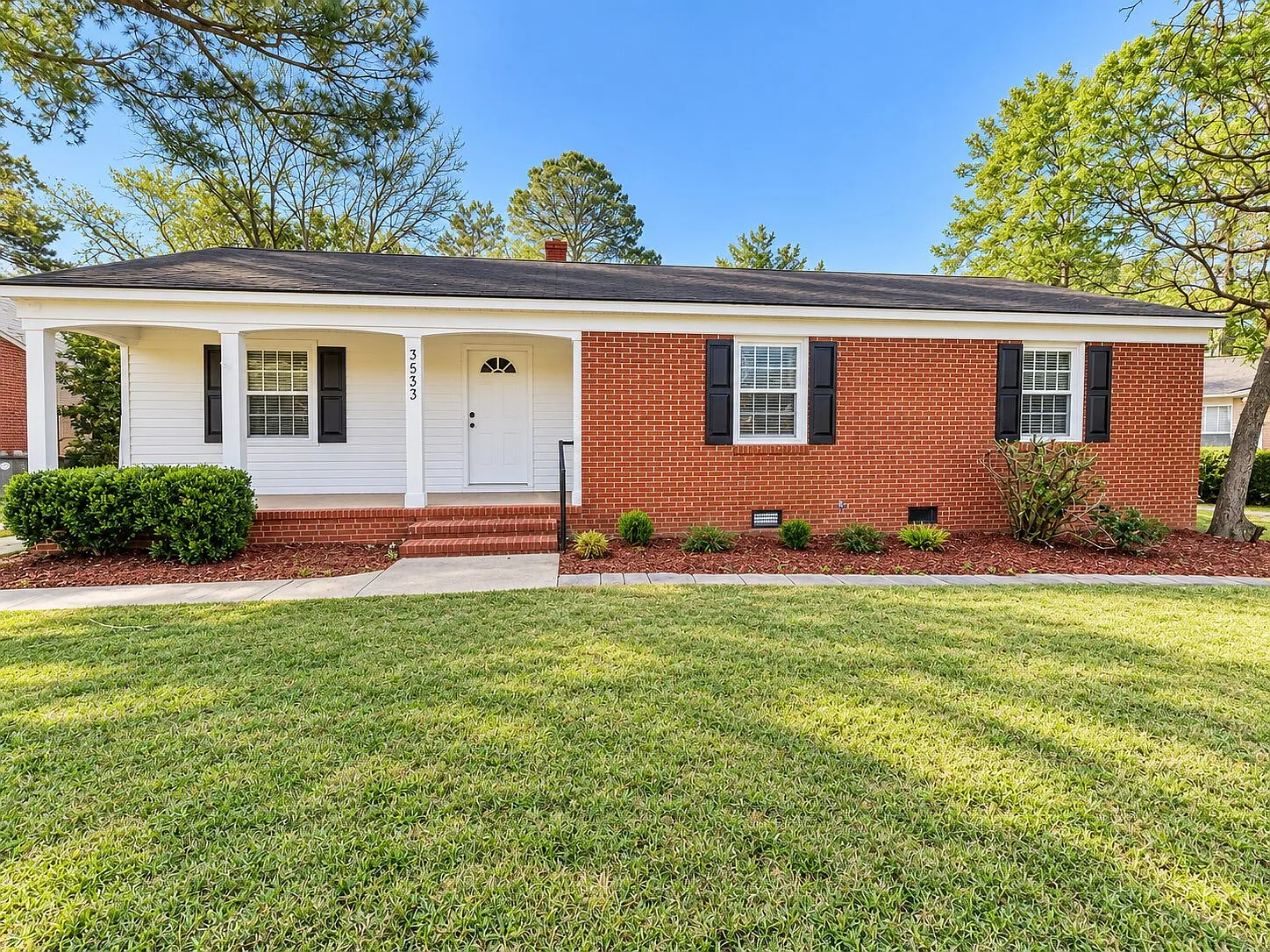 3 bed, 1.5 bath, 1275 sqft, $1,320 — Photo 1