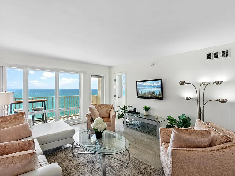 750 N Ocean Blvd #1507 — Photo 10