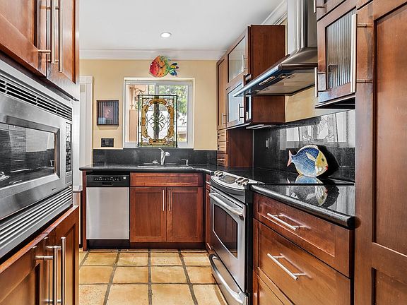 5th image of 291 SW 11th Street