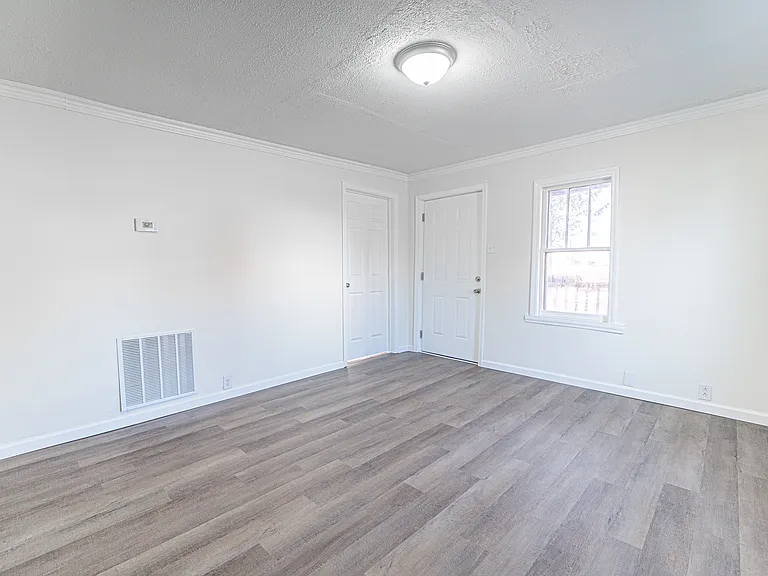803 S 4th St — Photo 4