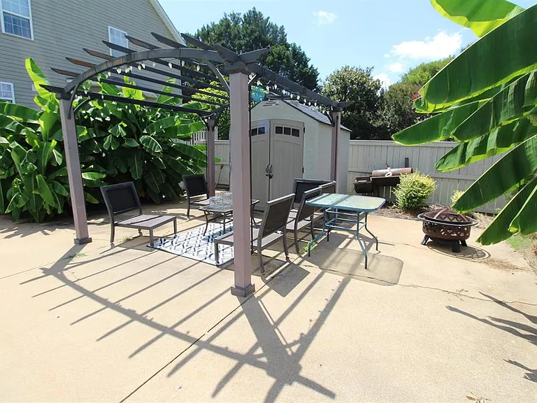 107 Dungannon Ct — Photo 23