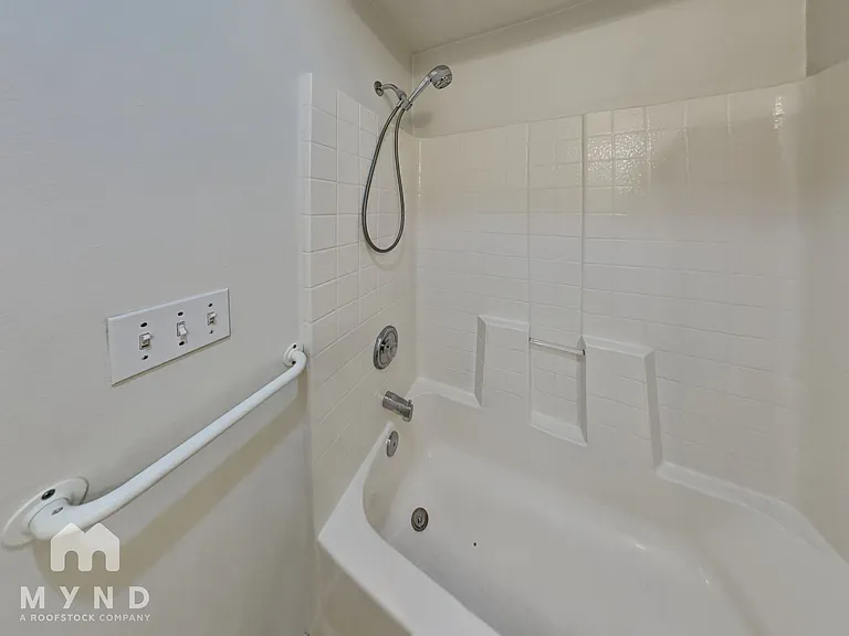 323 NW 103rd St — Photo 18