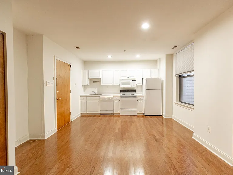 1411-2 Walnut St #1206 — Photo 6