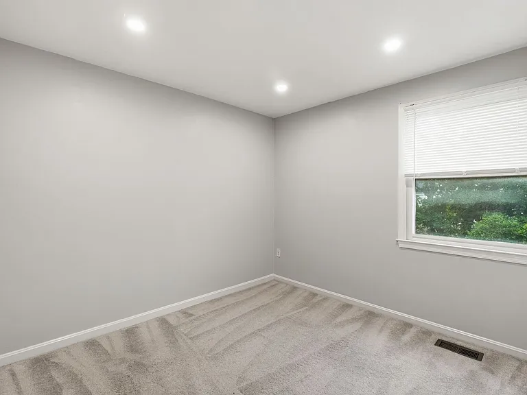 9018 Jersey Dr — Photo 12