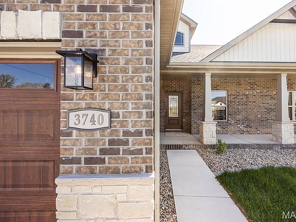 3rd image of 3740 Golfview Cir