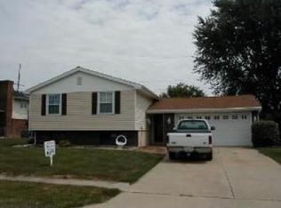242 S Stadium Dr, Bourbonnais, IL 60914