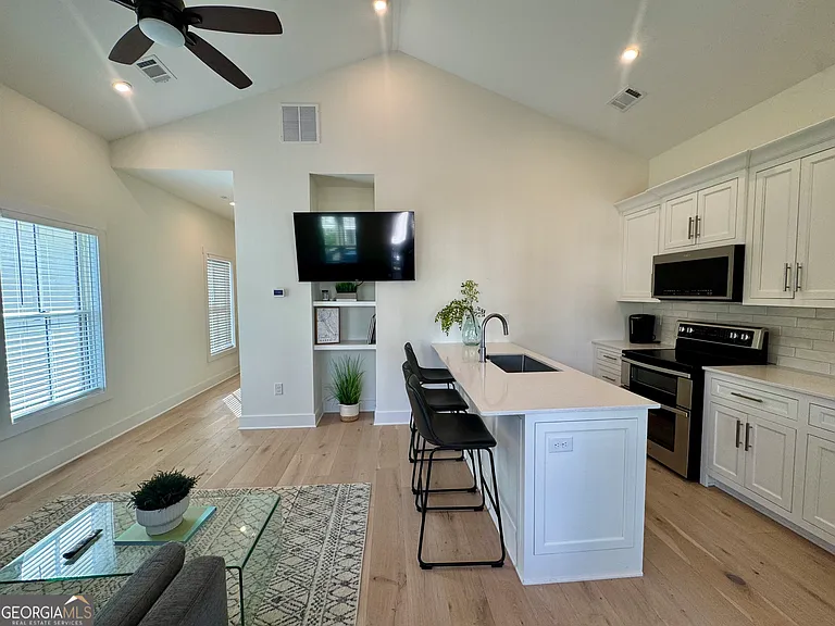3037 State St — Photo 10