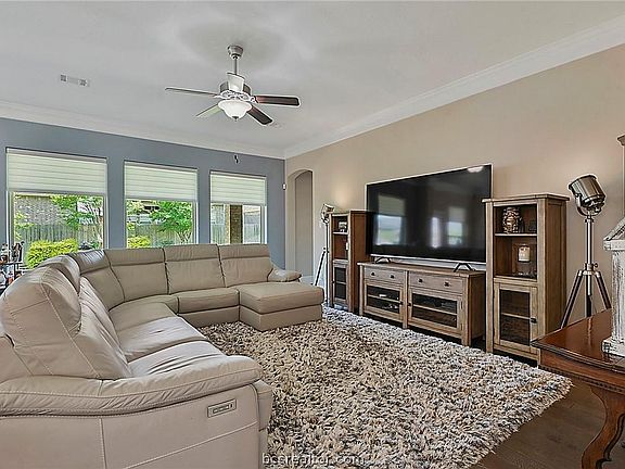 3rd image of 4315 Egremont Pl