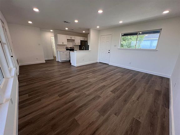 3rd image of 450 Shady Bluff Dr #1