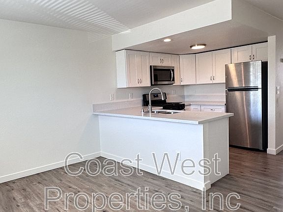 5th image of 1156 Cypress Ave
