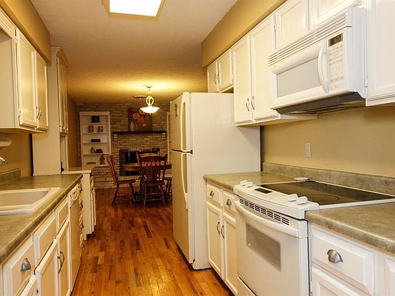 2nd image of 115 Palm Cir
