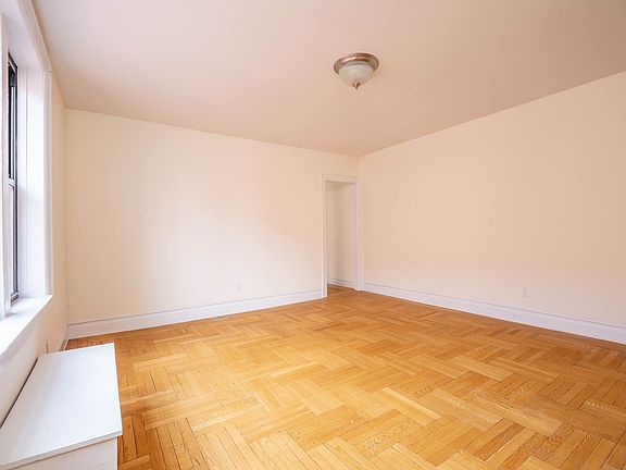 4th image of 15 Sheridan Sq APT 6C